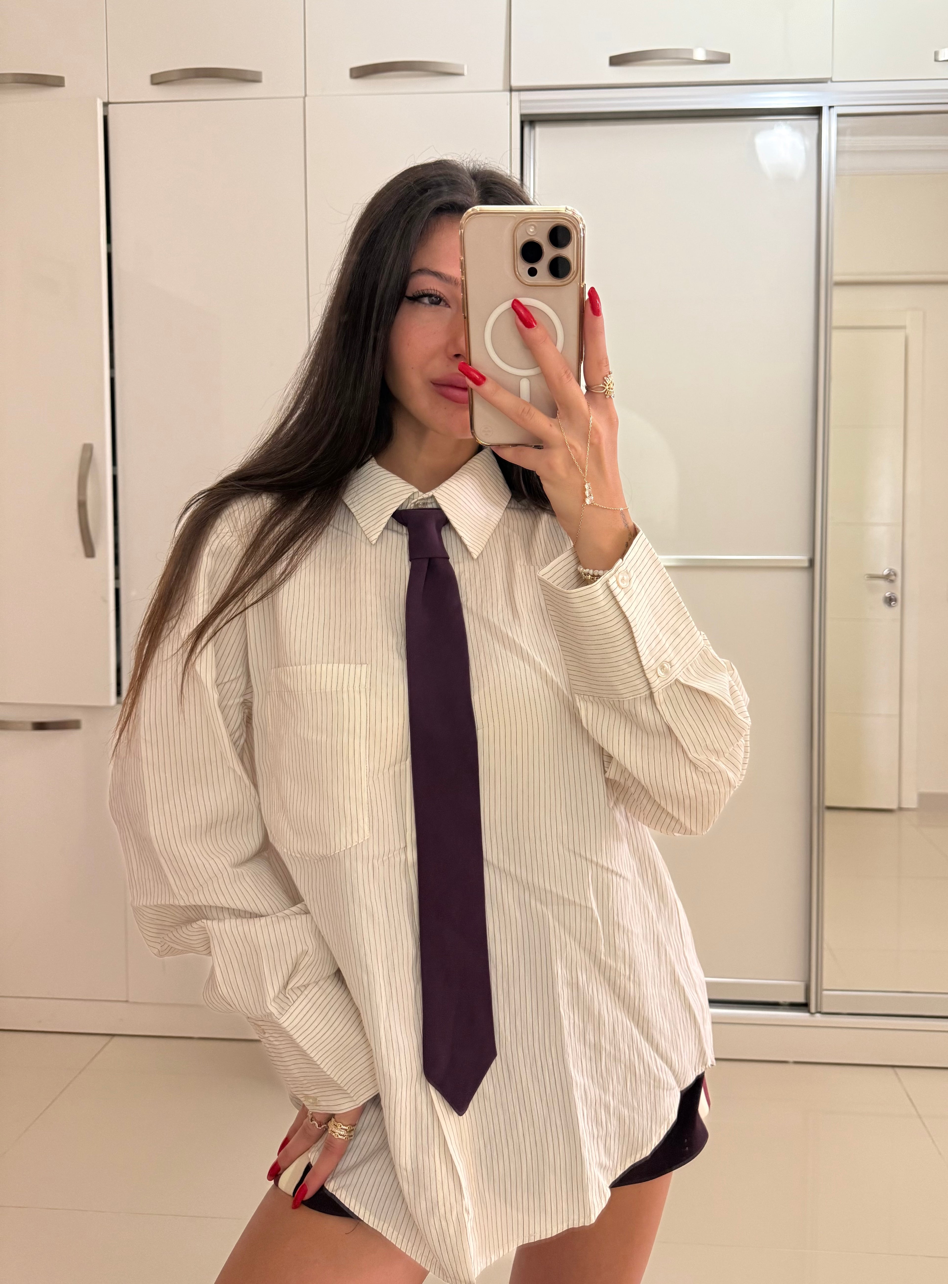 Çıkartılabilir kravat detaylı çizgili gömlek