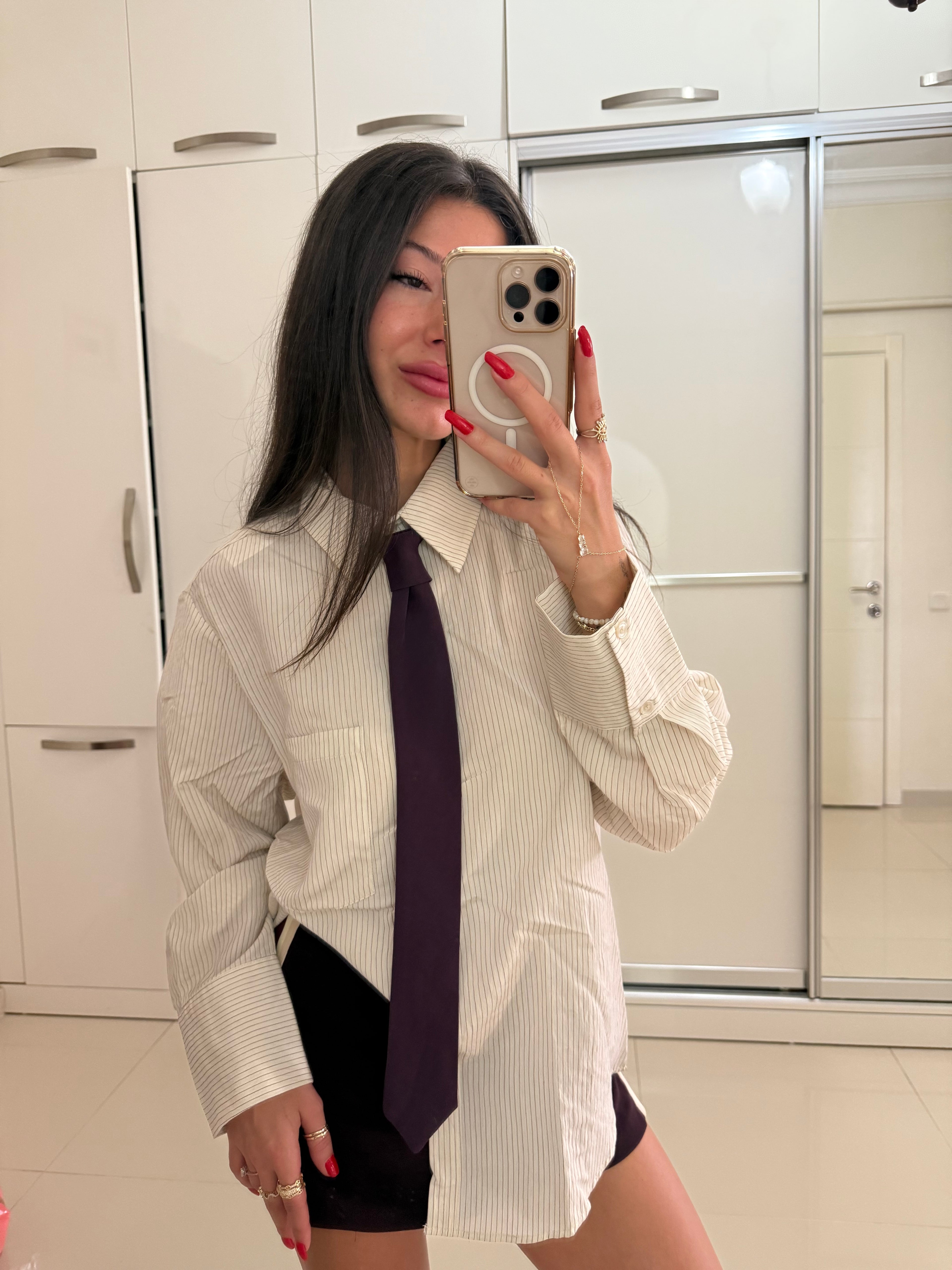 Çıkartılabilir kravat detaylı çizgili gömlek