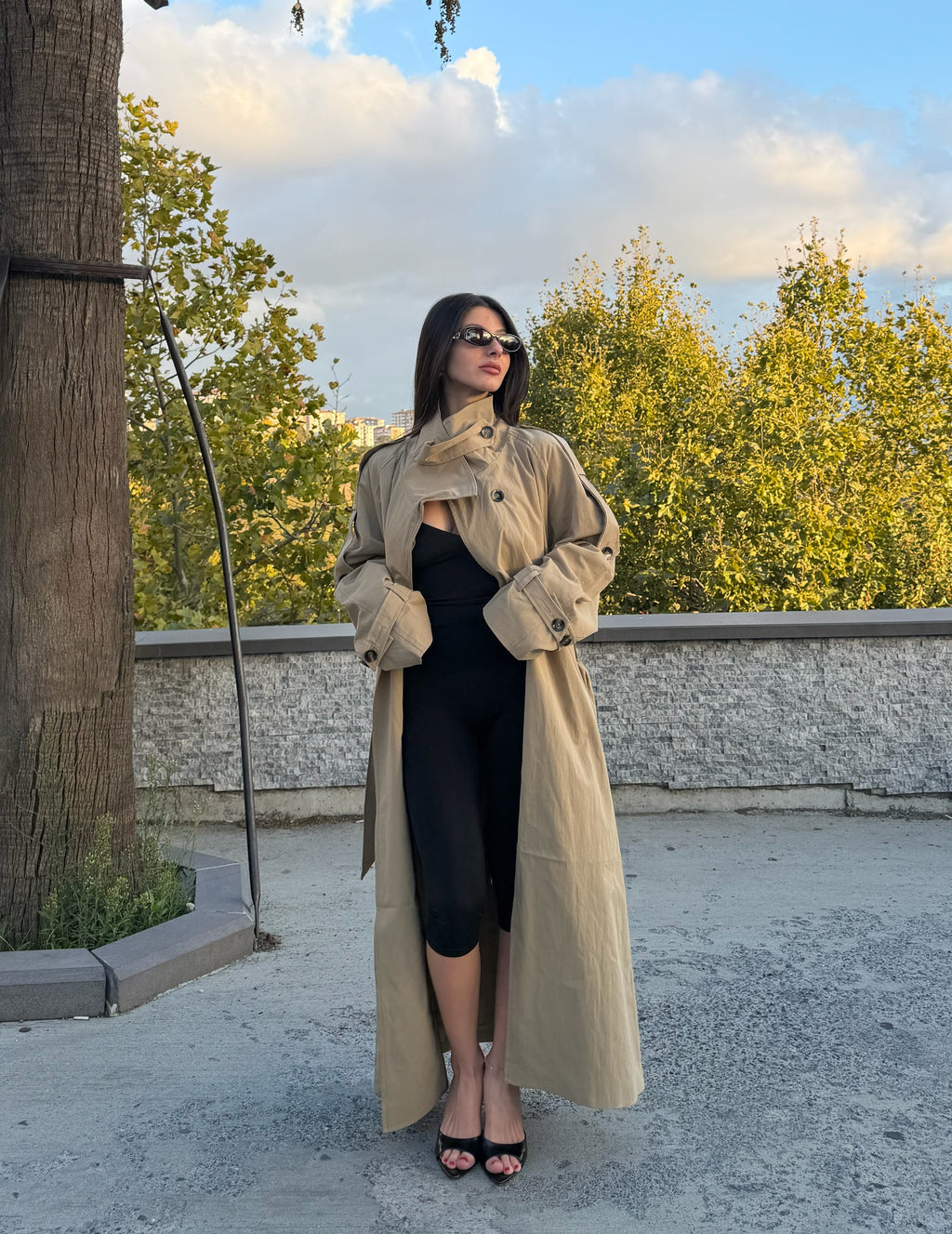 Premium Dik yaka kuşaklı camel trençkot