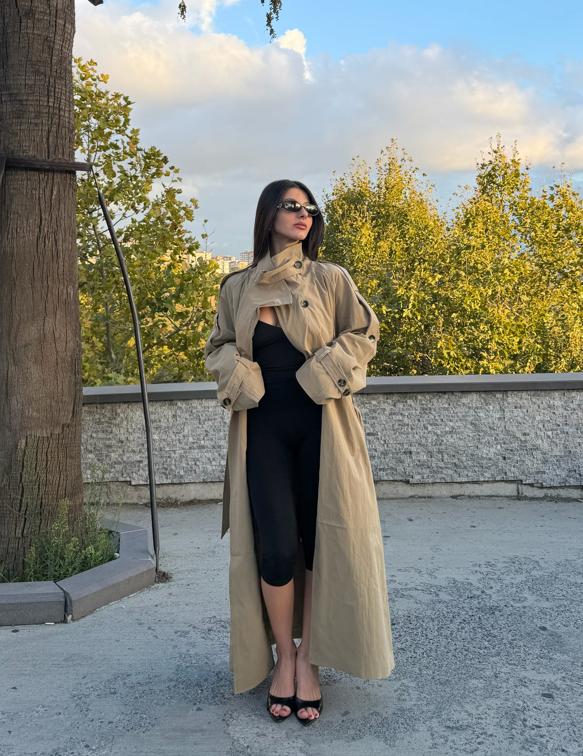 Premium Dik yaka kuşaklı camel trençkot