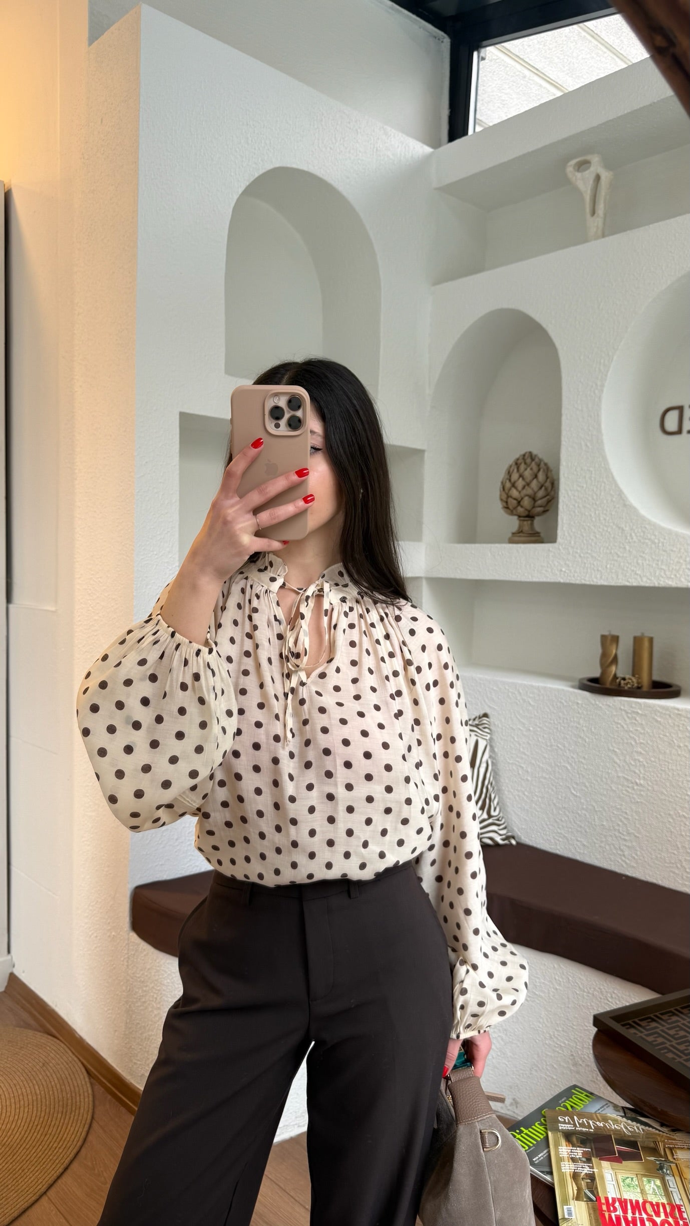 Puantiye ekru-kahve gömlek