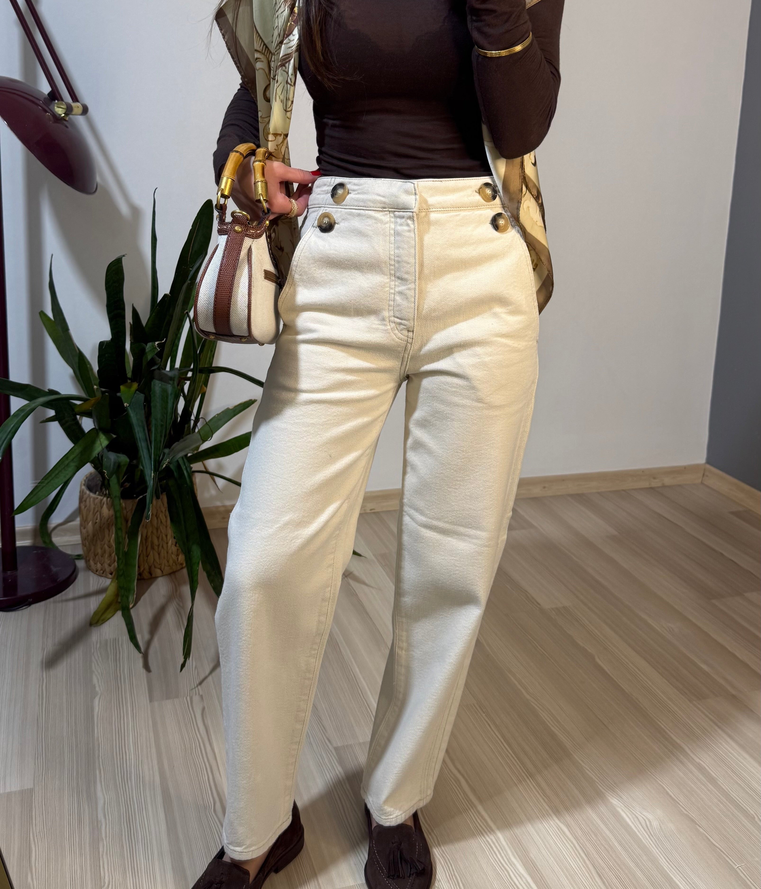 B.sh yan düğme detaylı jean