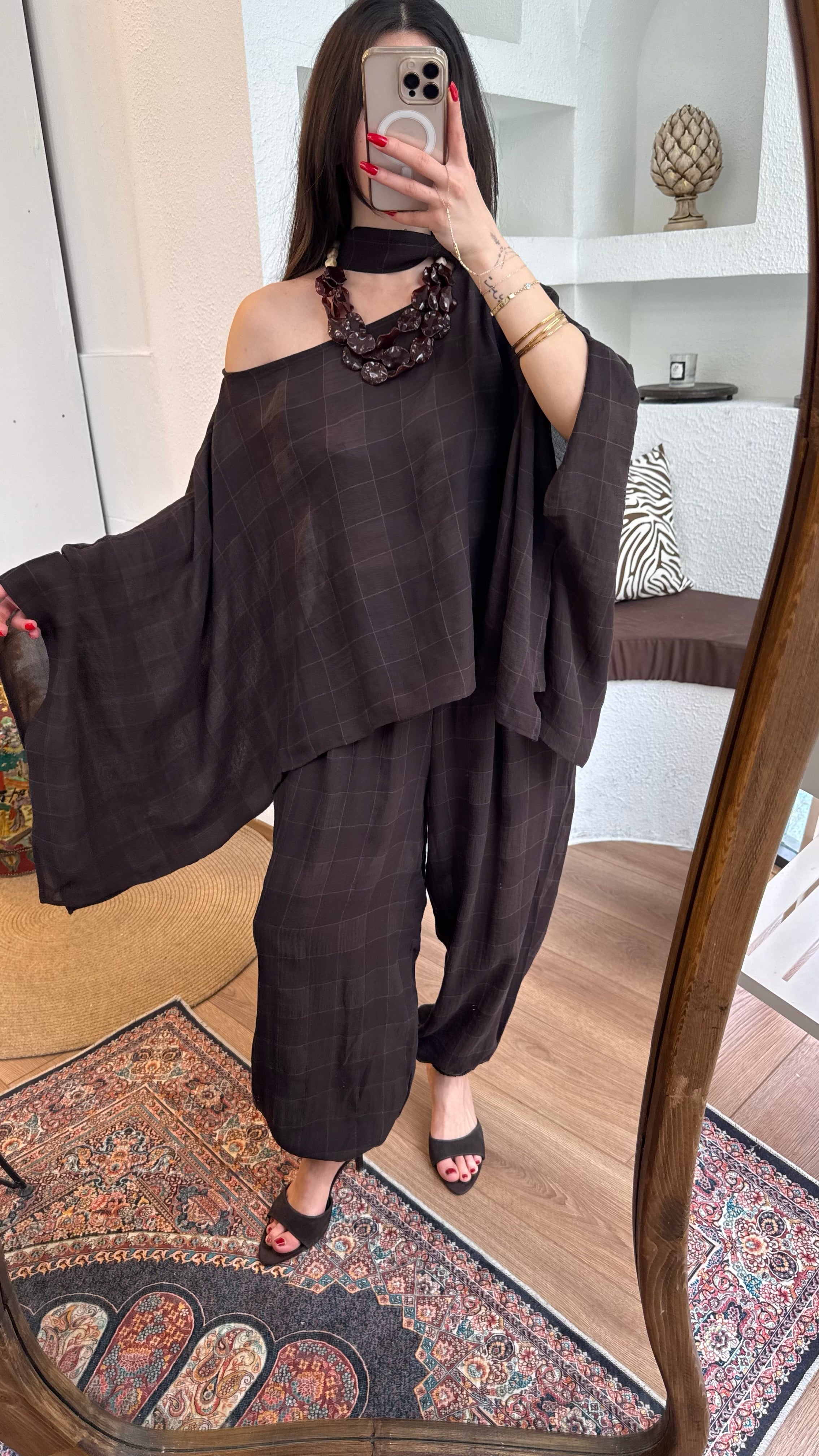 Fularlı pelerin bluz-pantolon takım