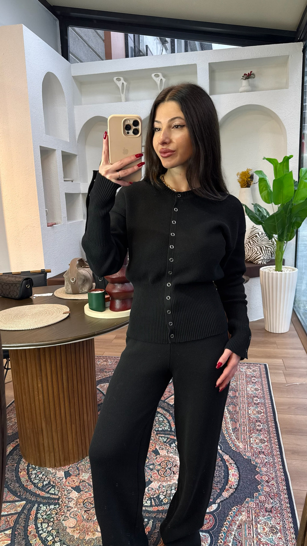 Siyah triko takım