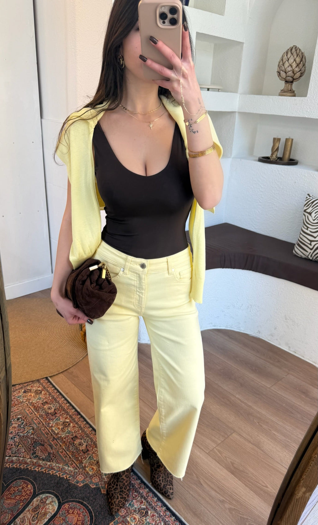 Acı kahve v yaka bodysuit