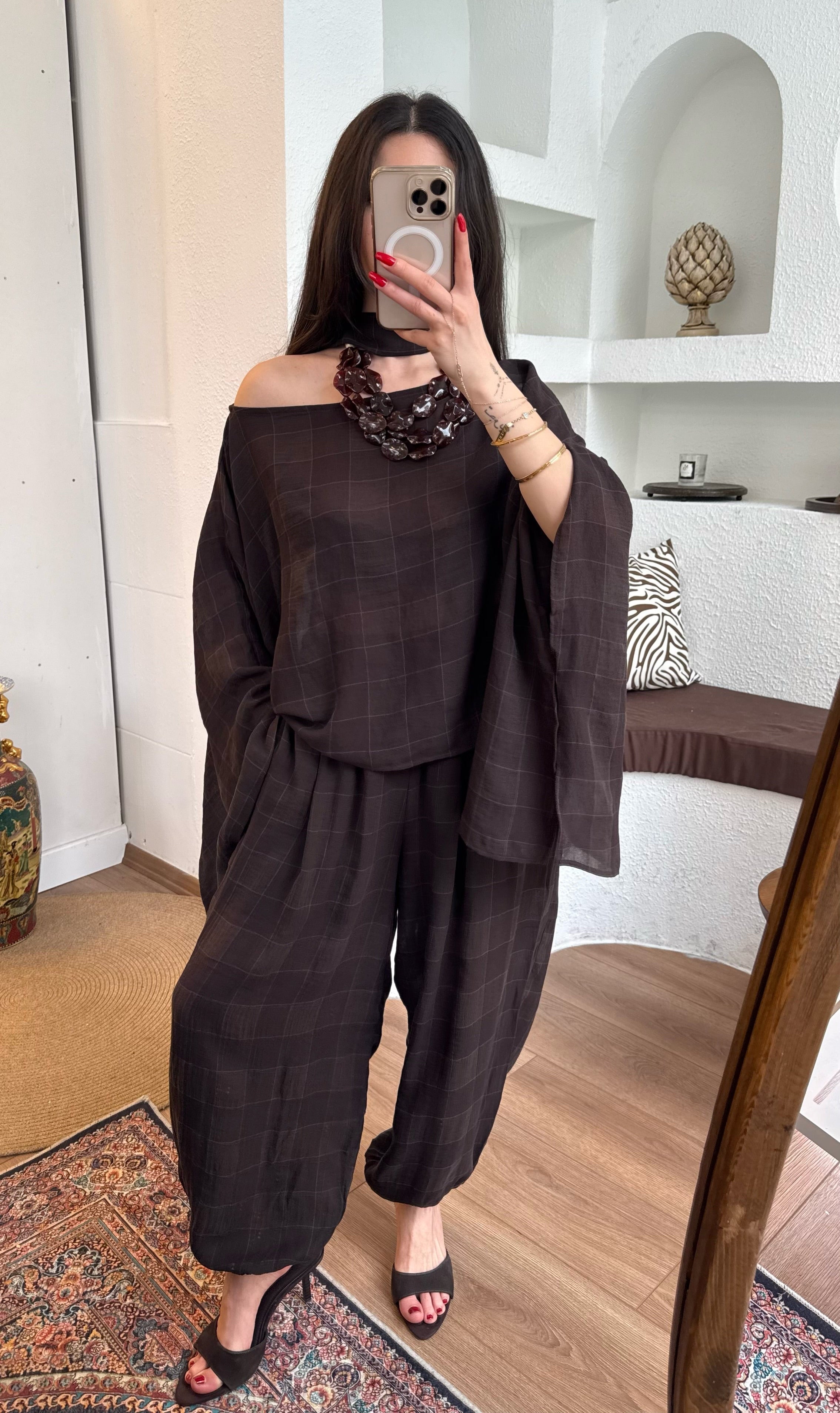 Fularlı pelerin bluz-pantolon takım
