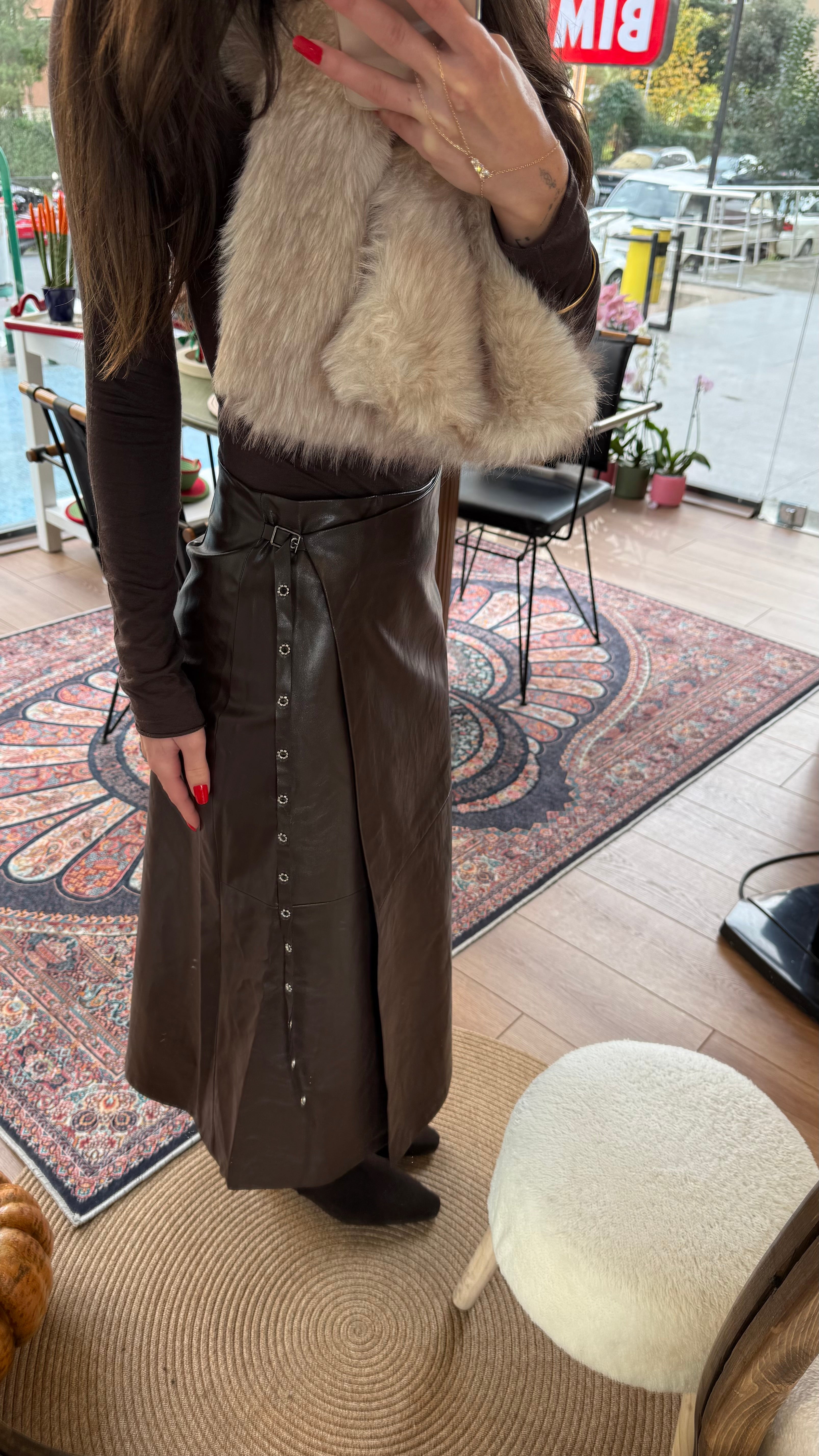 Yan kemerli kahve deri etek