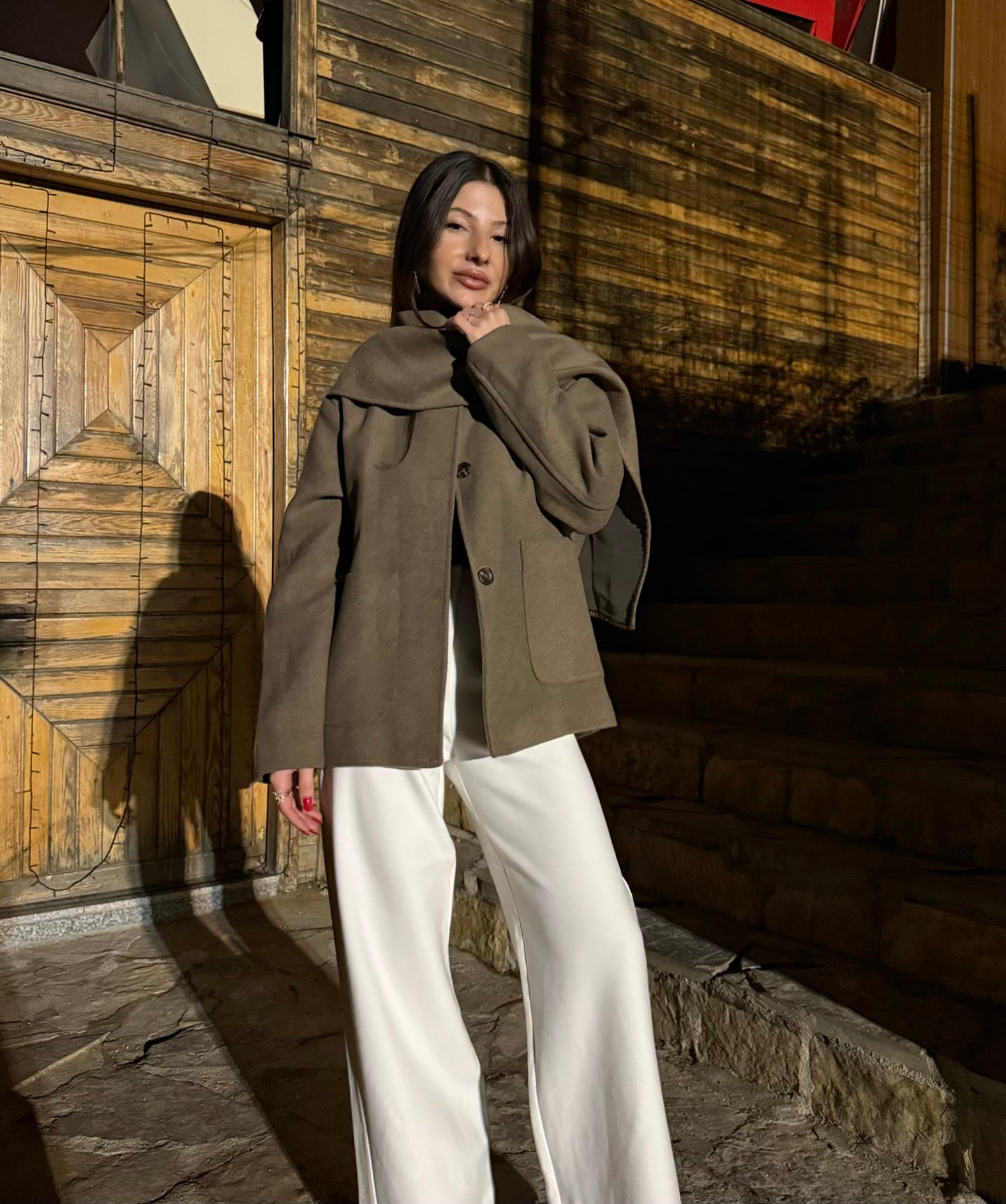 Çıkartılabilir atkı detaylı kısa kaban