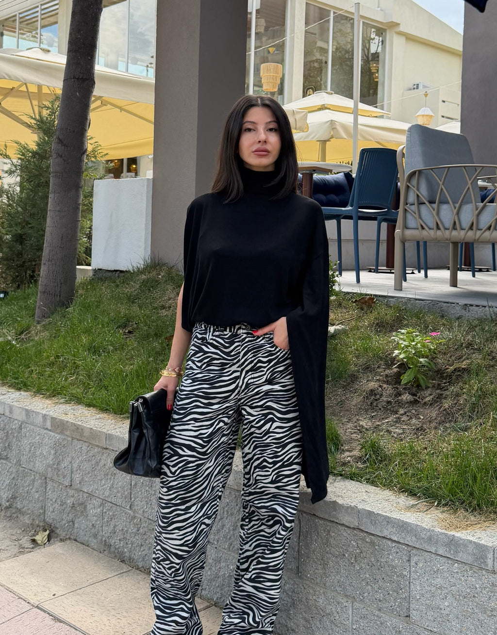 %100 Pamuklu Dik Yaka Asimetrik Bluz-Siyah