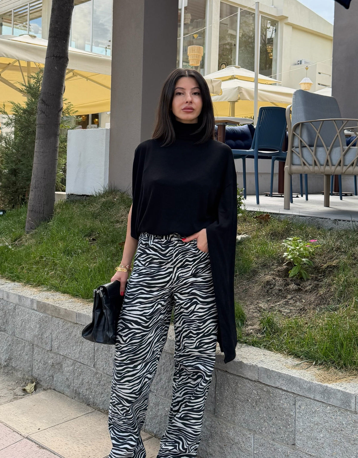 %100 Pamuklu Dik Yaka Asimetrik Bluz-Siyah