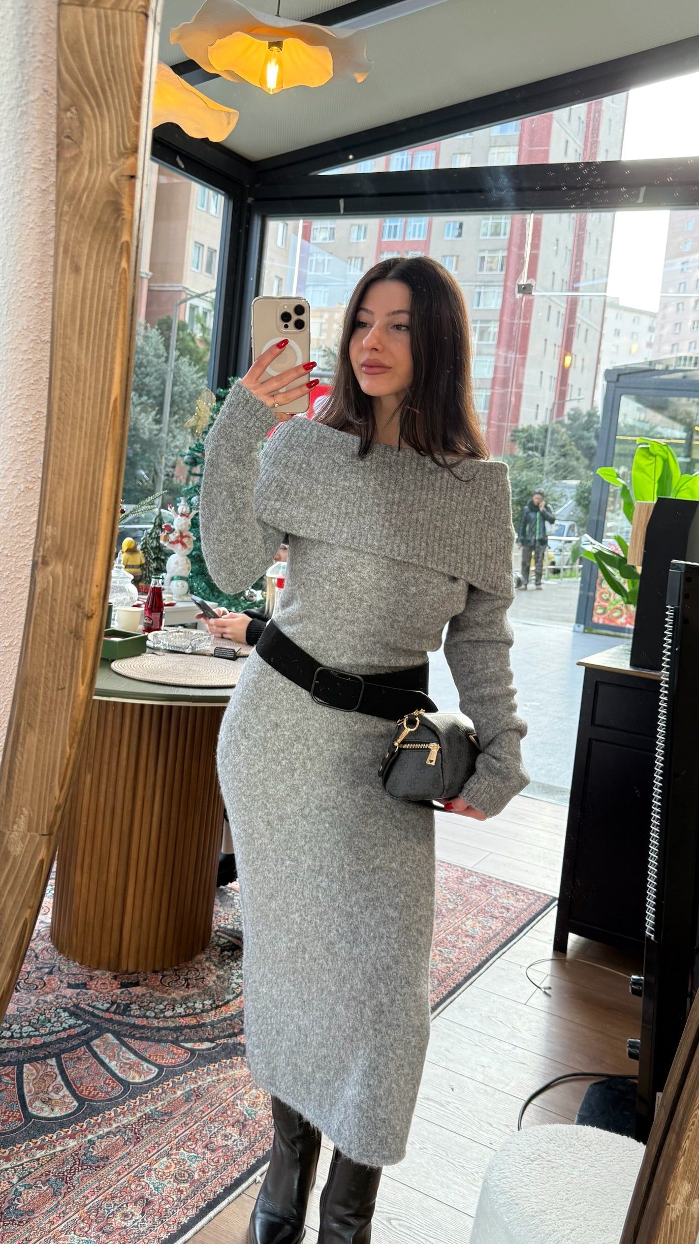 Kayık madonna yaka gri elbise