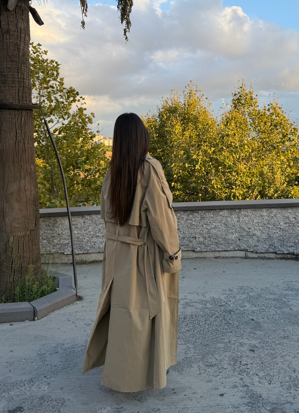 Premium Dik yaka kuşaklı camel trençkot