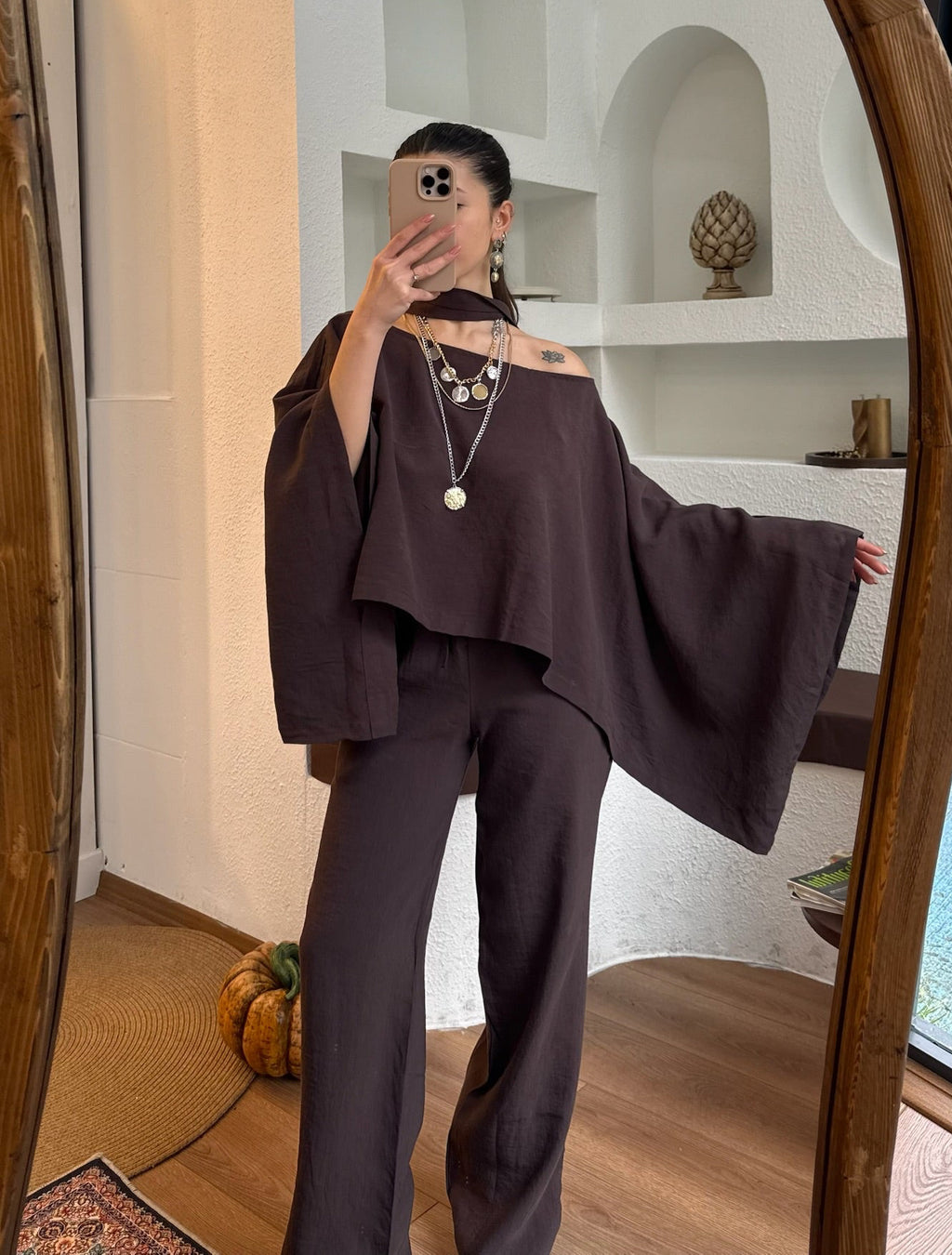 Fularlı pelerin bluz pantolon-kahve takım