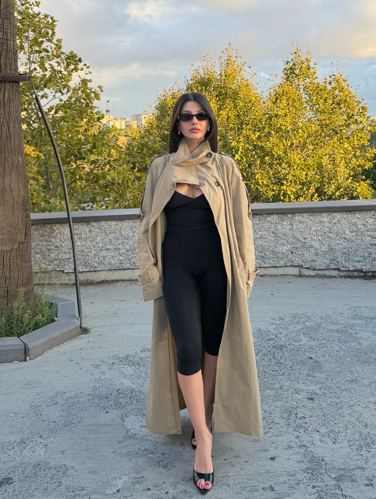 Premium Dik yaka kuşaklı camel trençkot