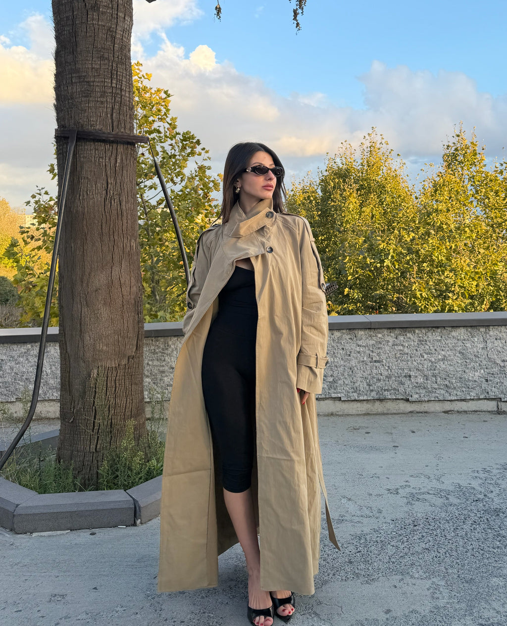Premium Dik yaka kuşaklı camel trençkot