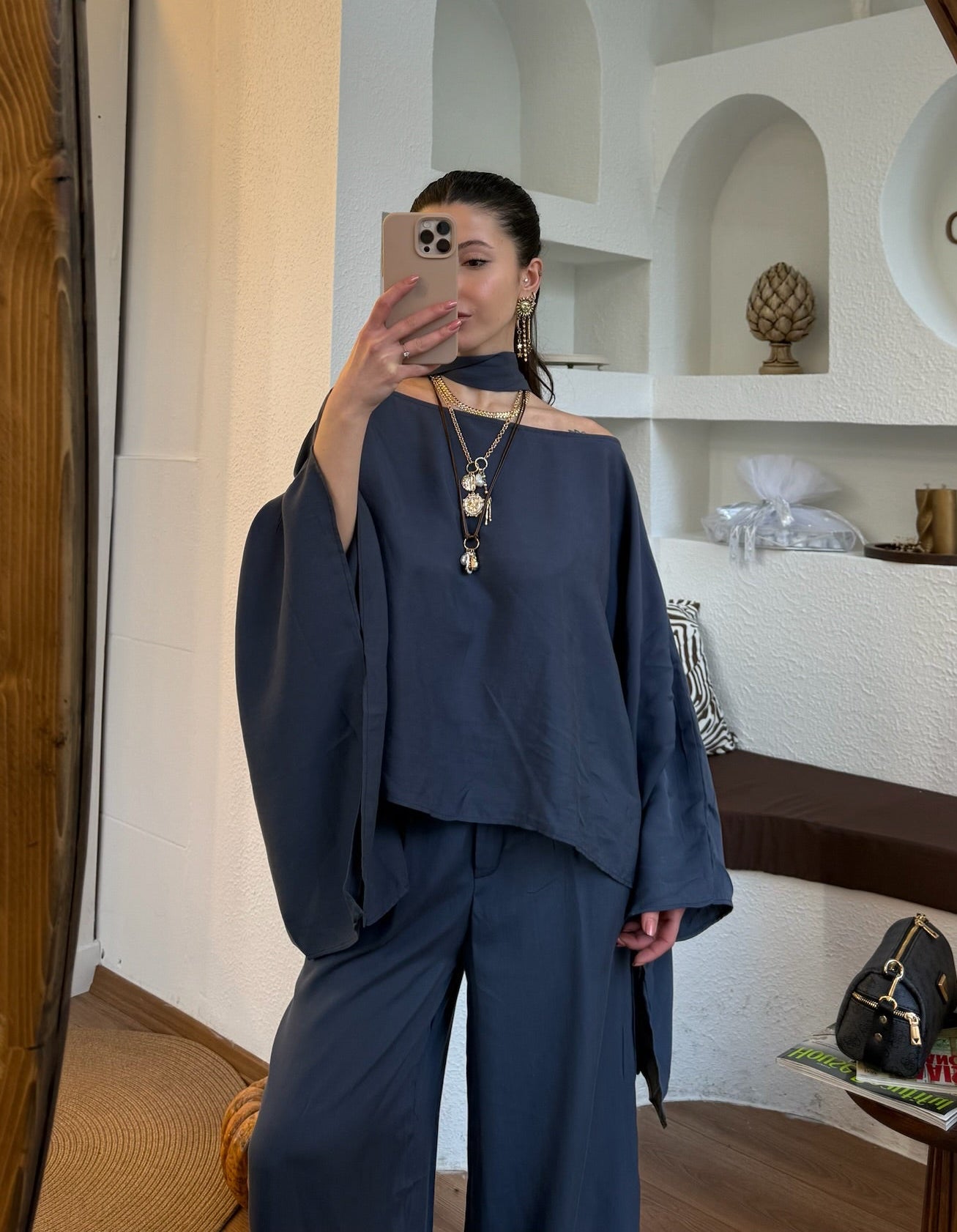 Fularlı pelerin bluz pantolon takım