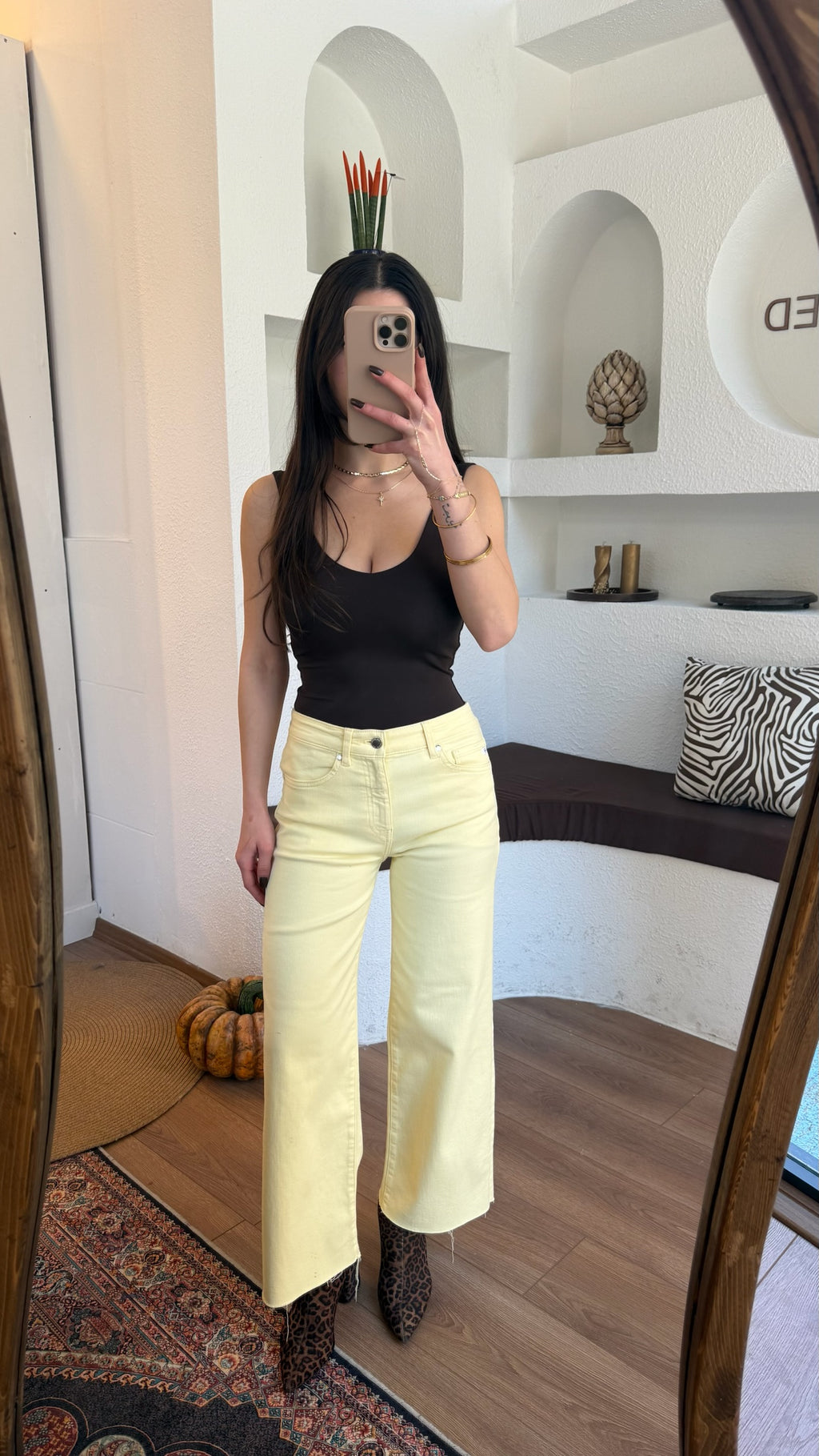Acı kahve v yaka bodysuit