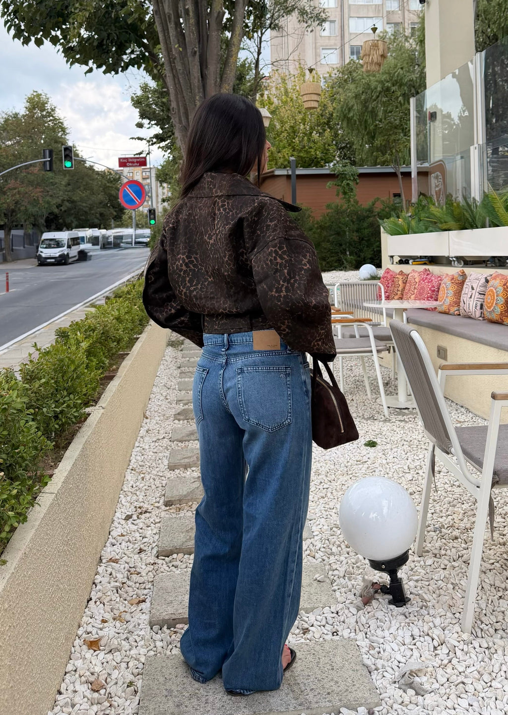 Leopar desen kuşaklı denim crop ceket