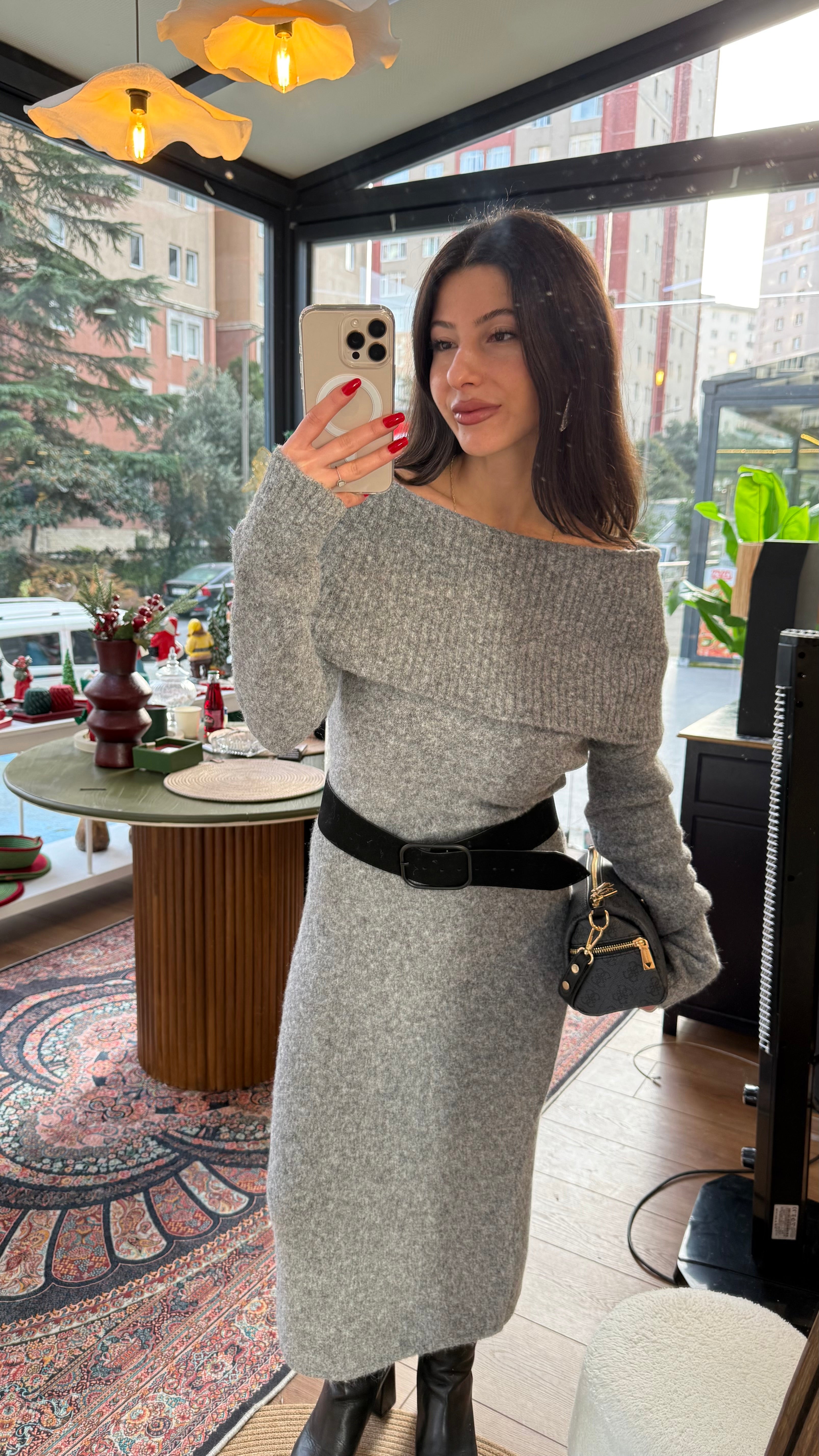 Kayık madonna yaka gri elbise