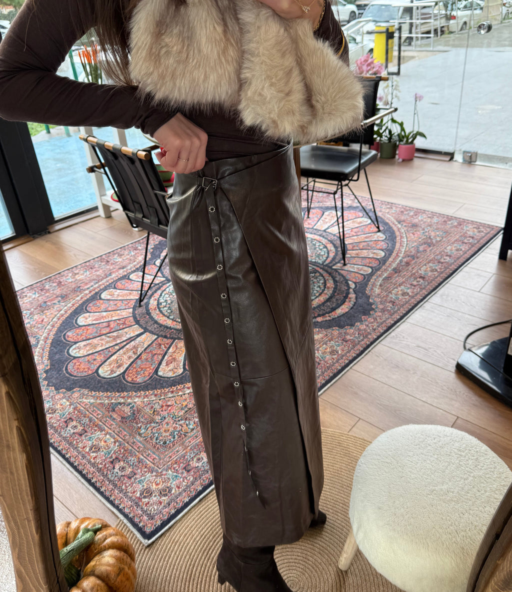 Yan kemerli kahve deri etek