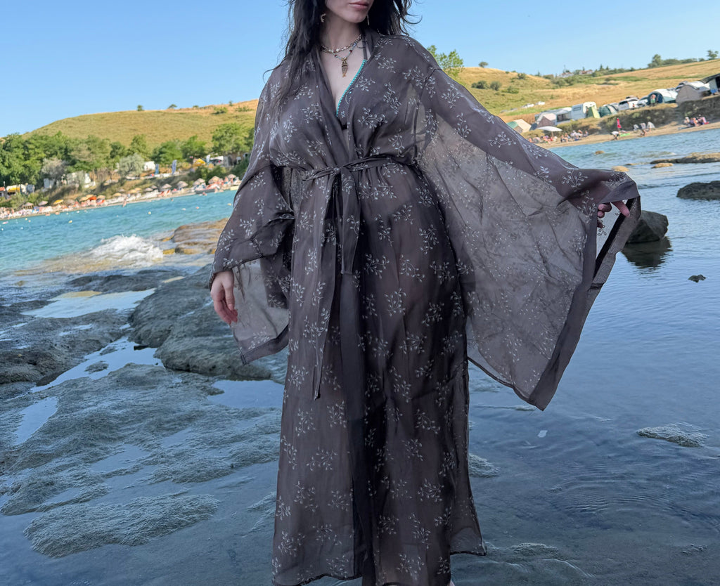 Kuşaklı işlemeli kimono