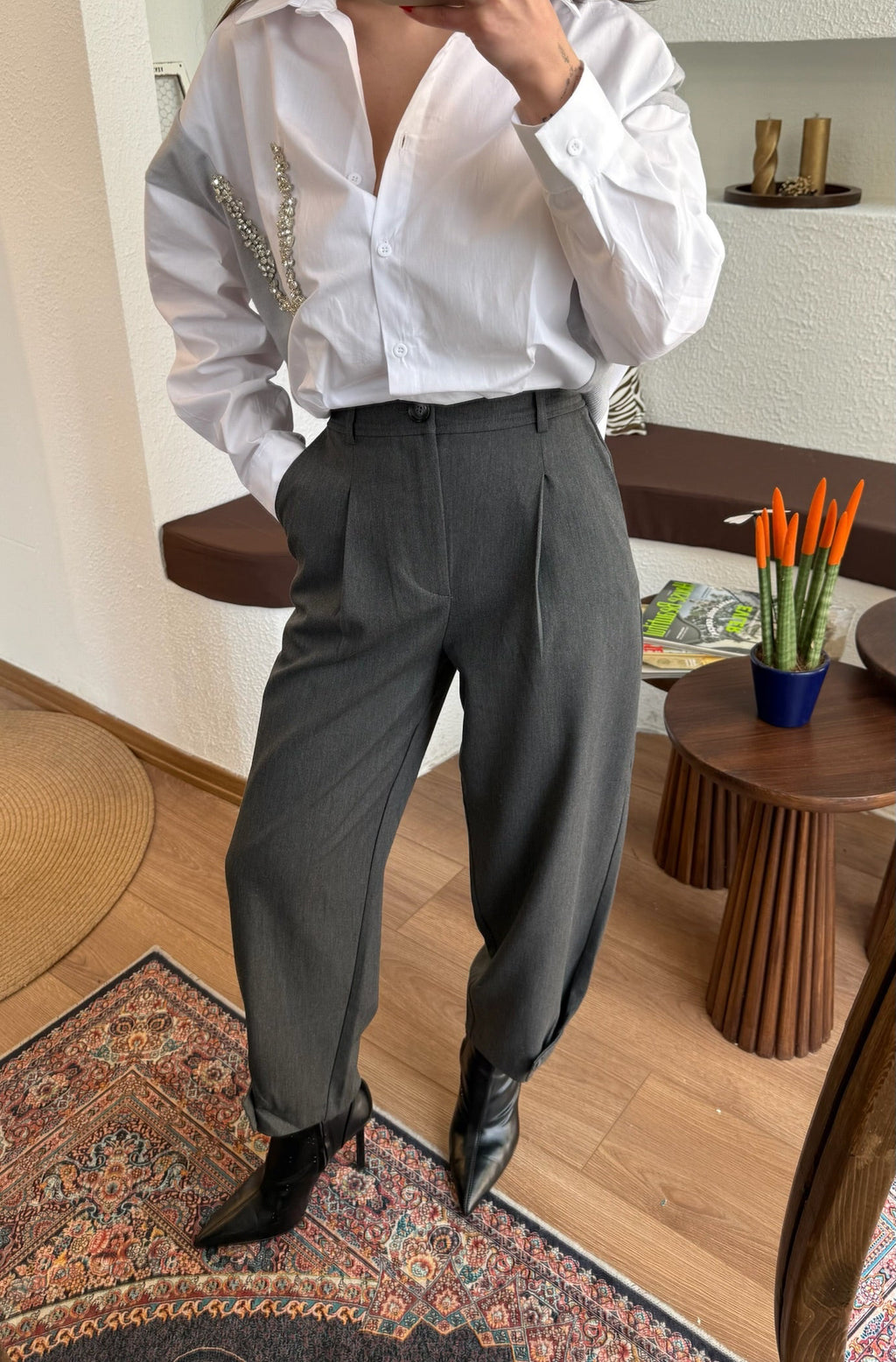 Gri bilek düğmeli pantolon