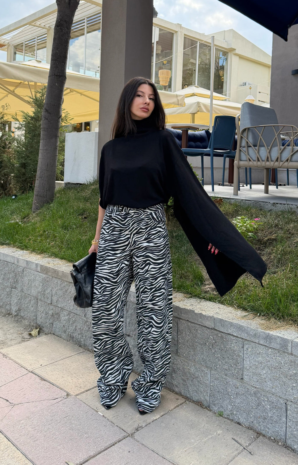 %100 Pamuklu Dik Yaka Asimetrik Bluz-Siyah