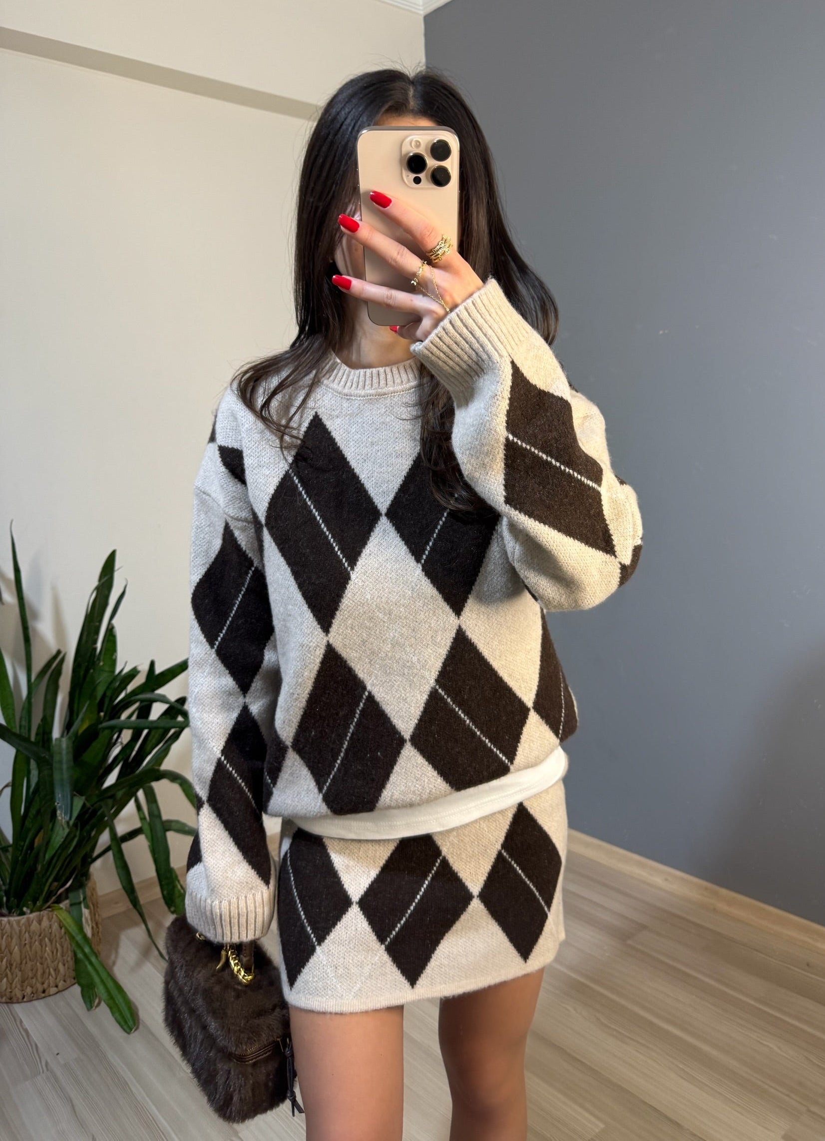 Kahve-ekru baklava desen takım