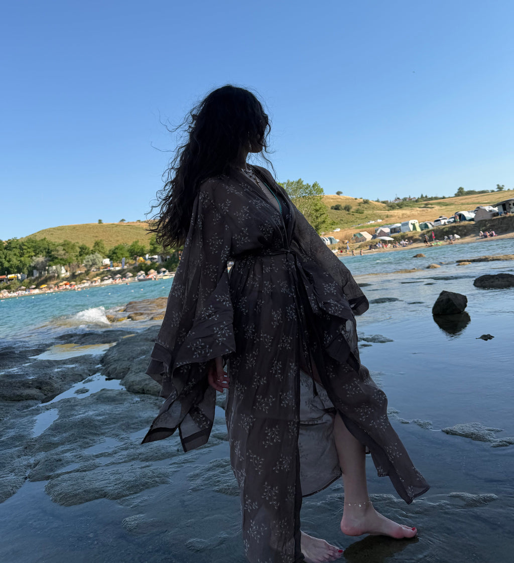 Kuşaklı işlemeli kimono