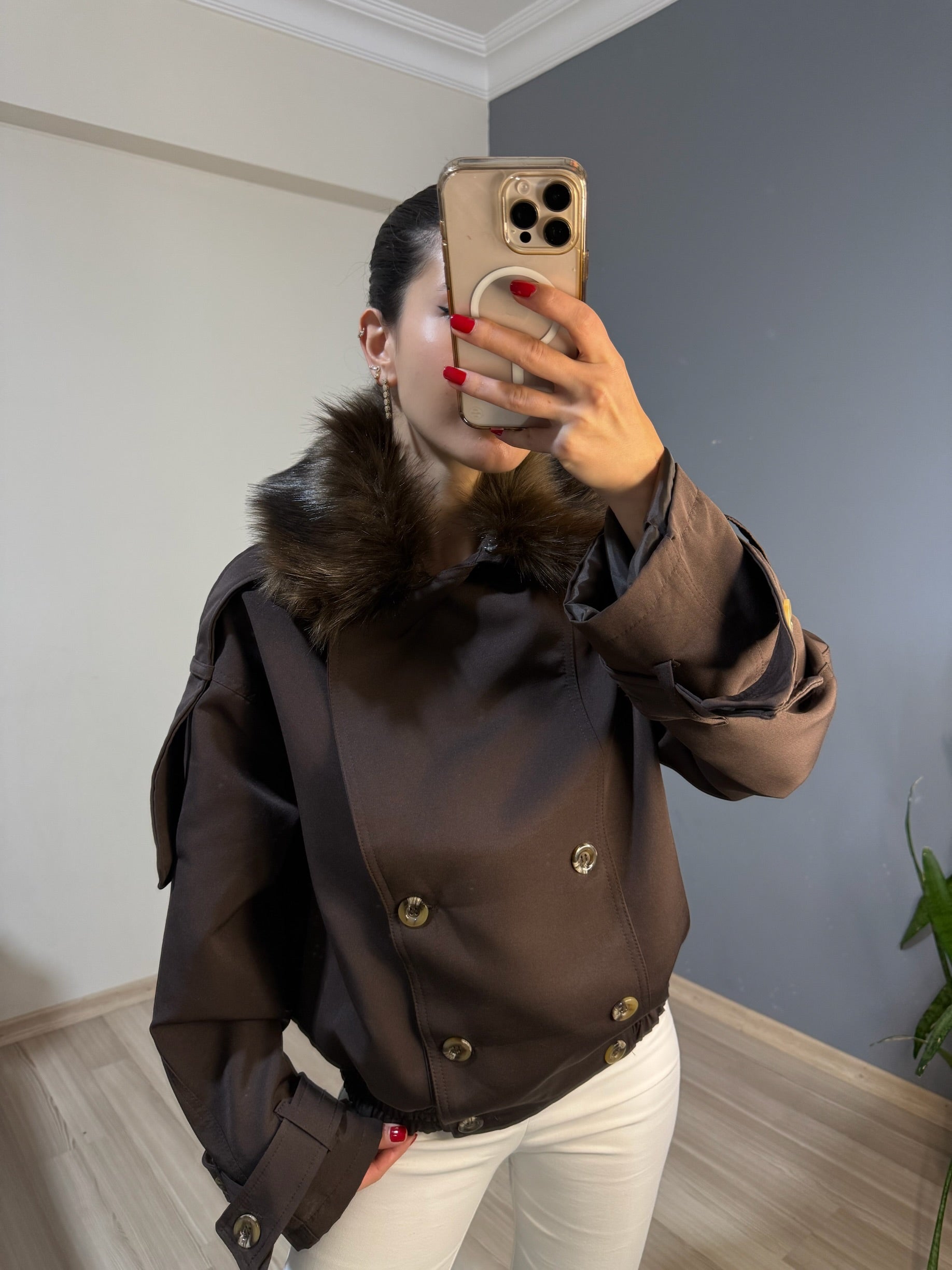 Çıkarılabilir kürk detaylı trençkot mont