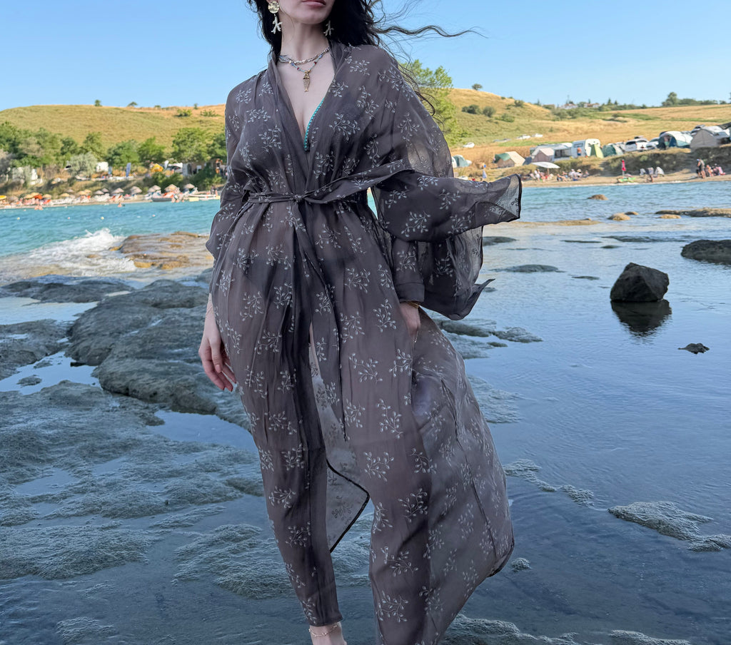 Kuşaklı işlemeli kimono