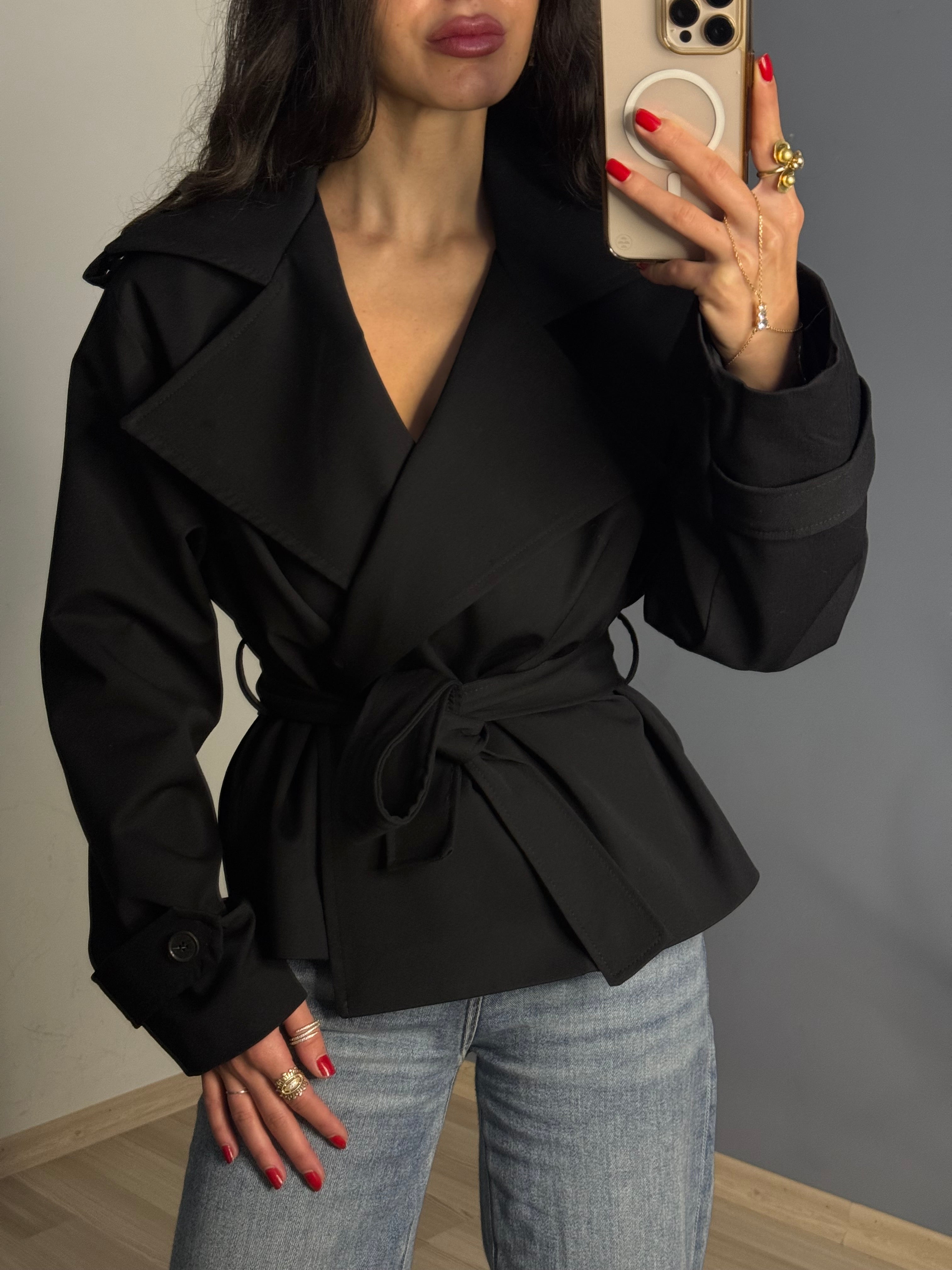 Belden kuşaklı siyah trençkot