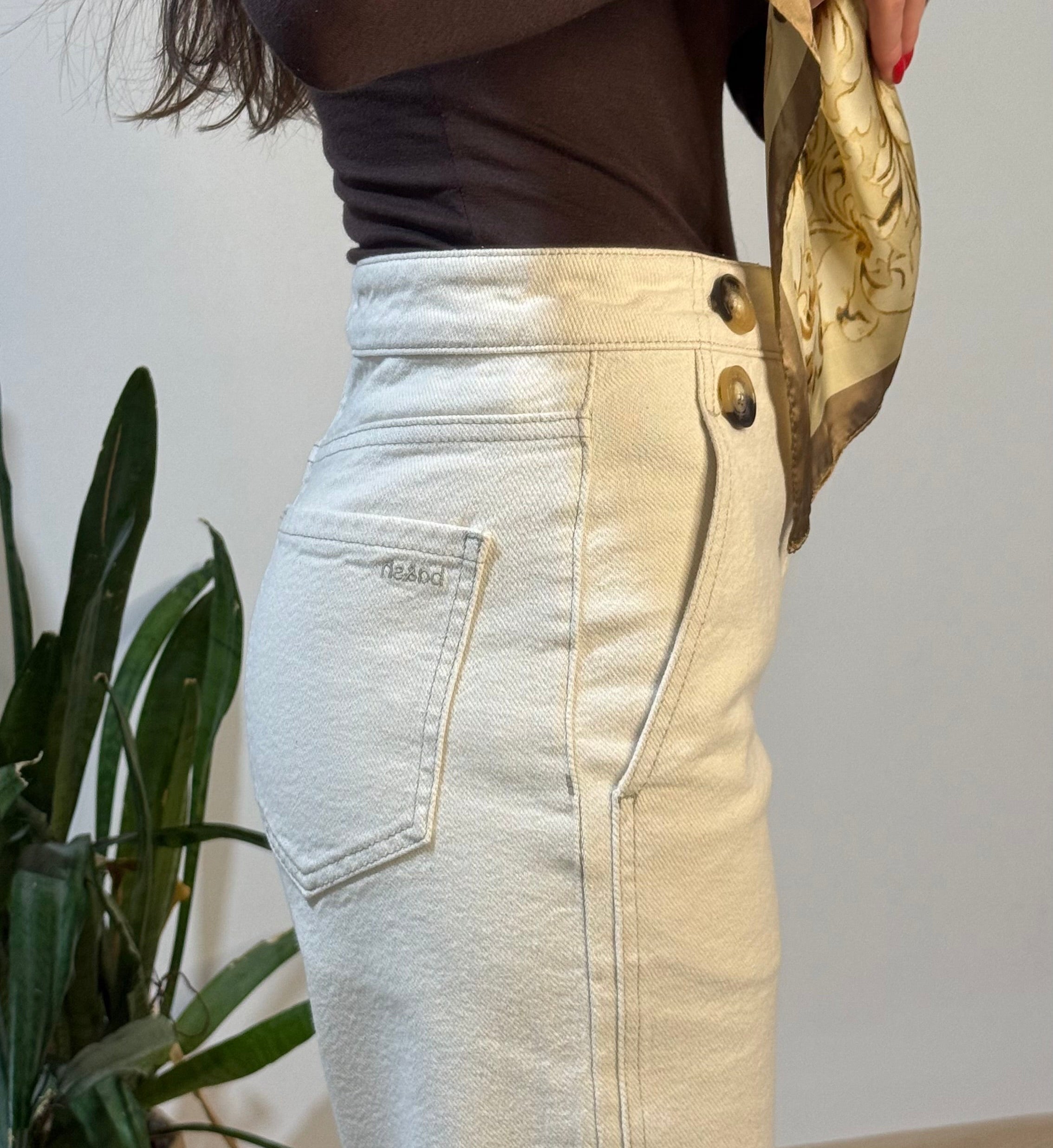 B.sh yan düğme detaylı jean