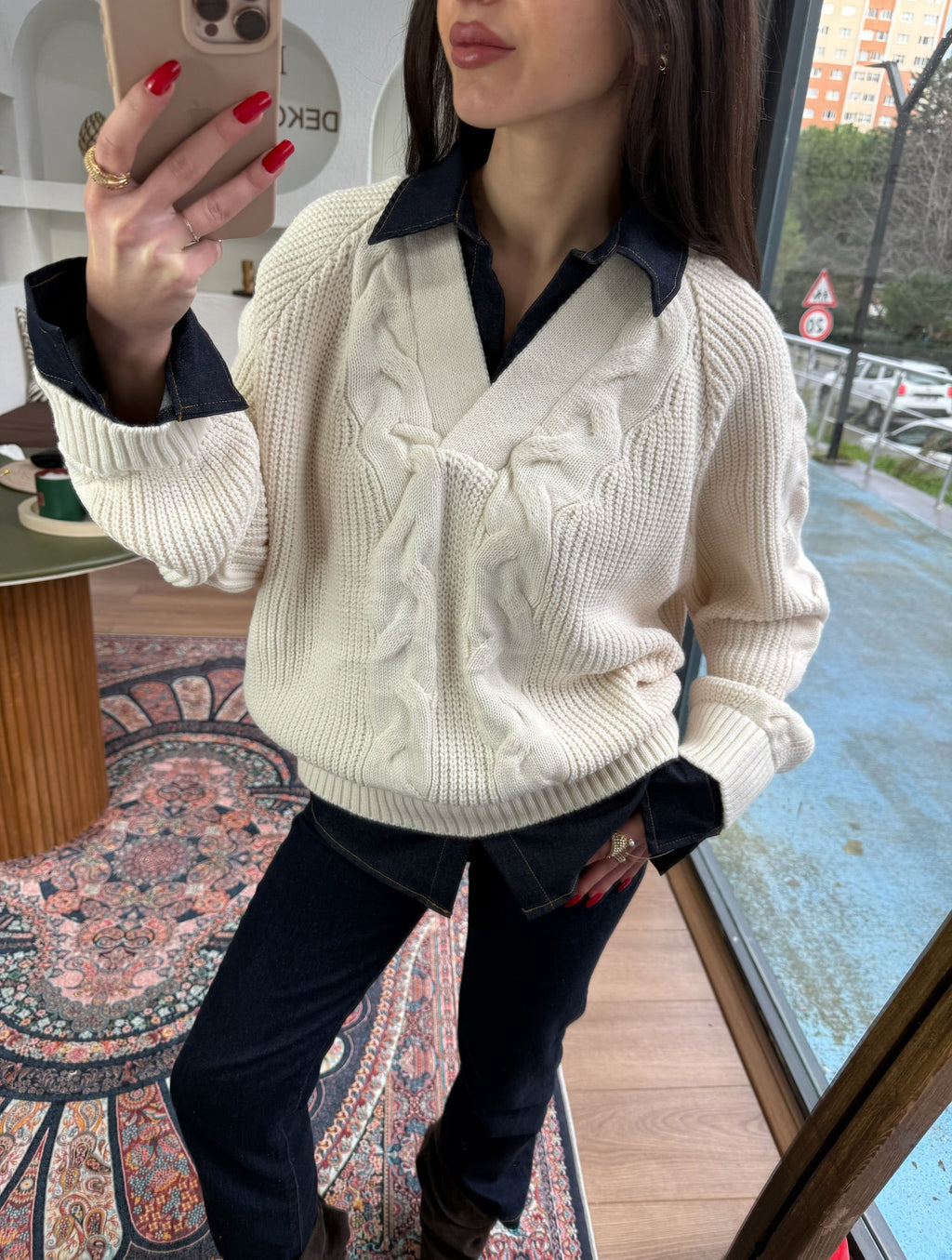 Kot detaylı saç örgü kazak