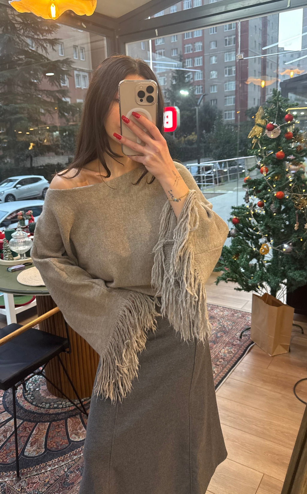 Püsküllü vizon kazak