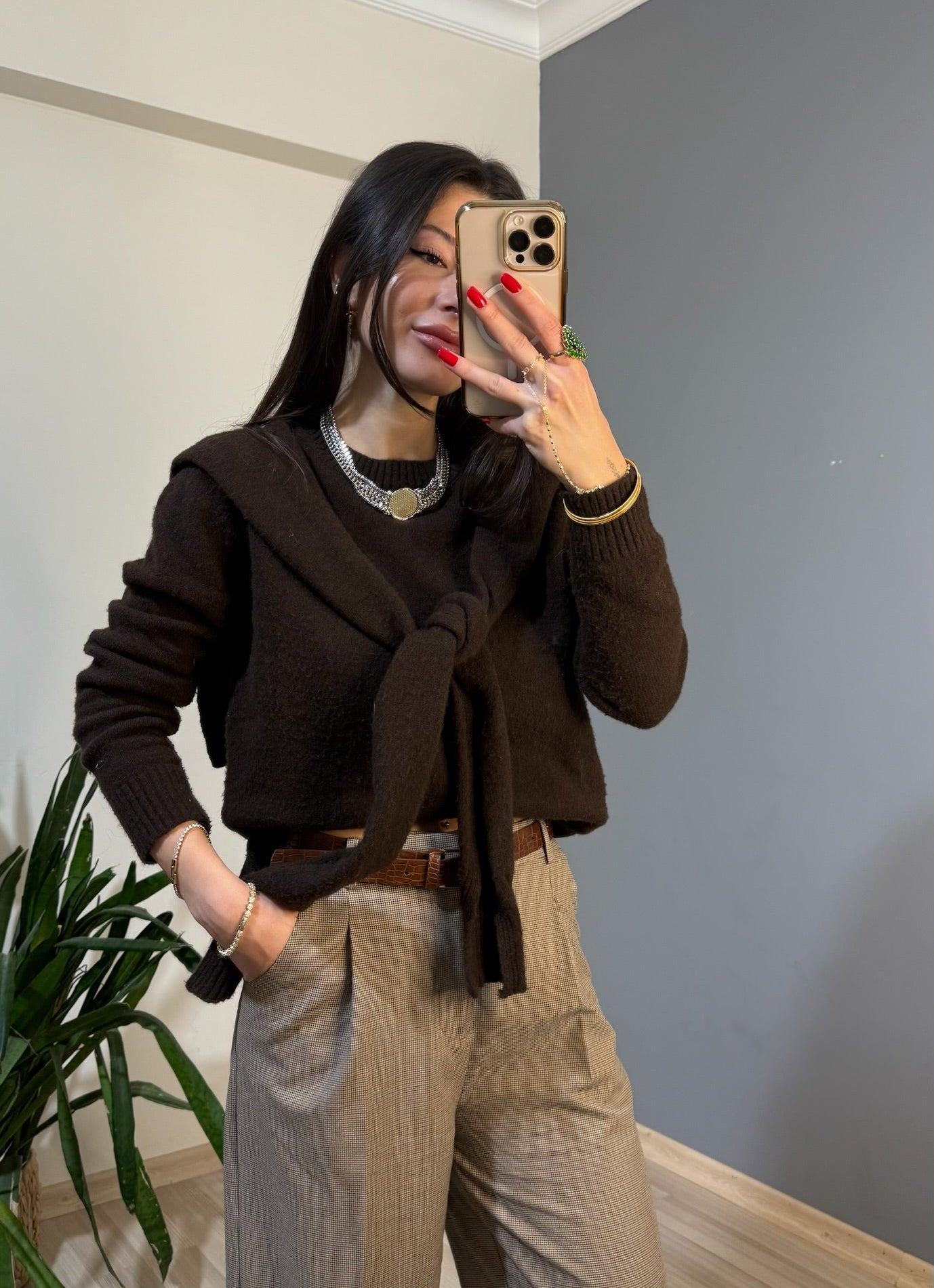 Omuz atkı detaylı acı kahve kazak