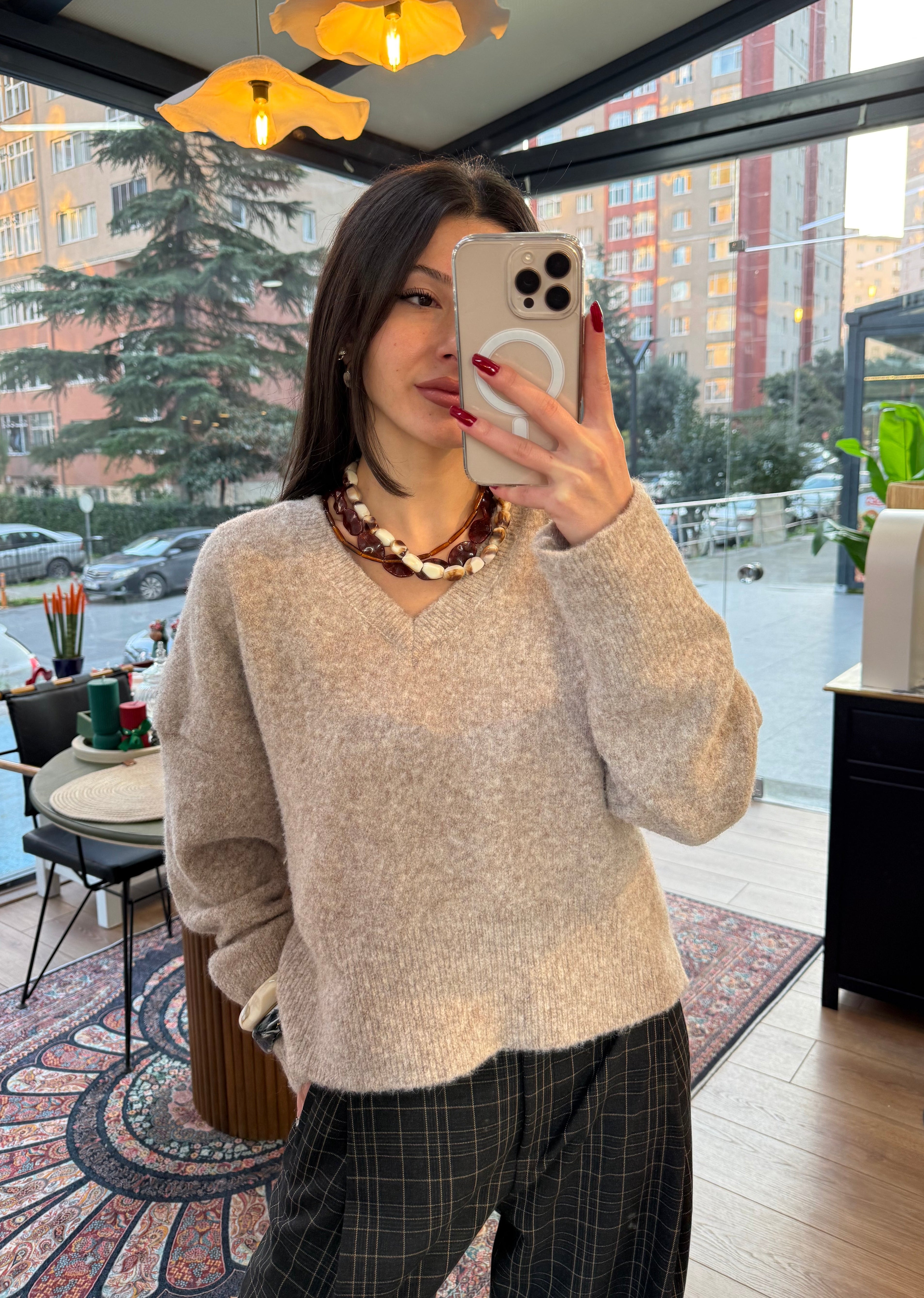 V yaka yumuşak yün triko kazak