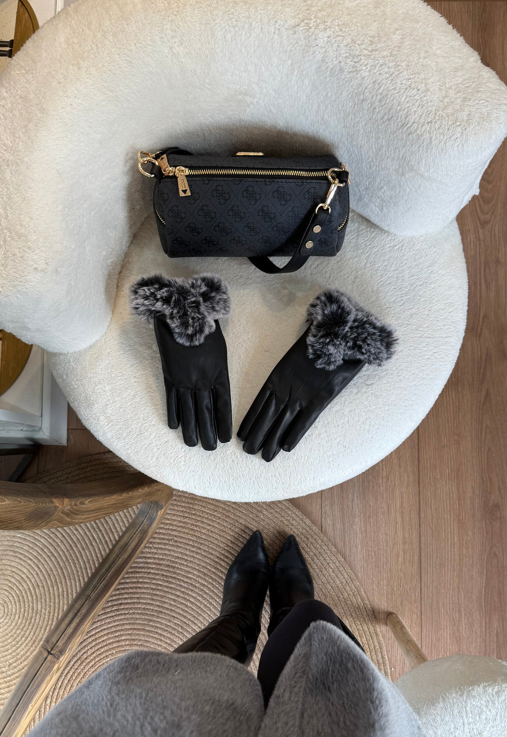 Deri kürklü eldiven