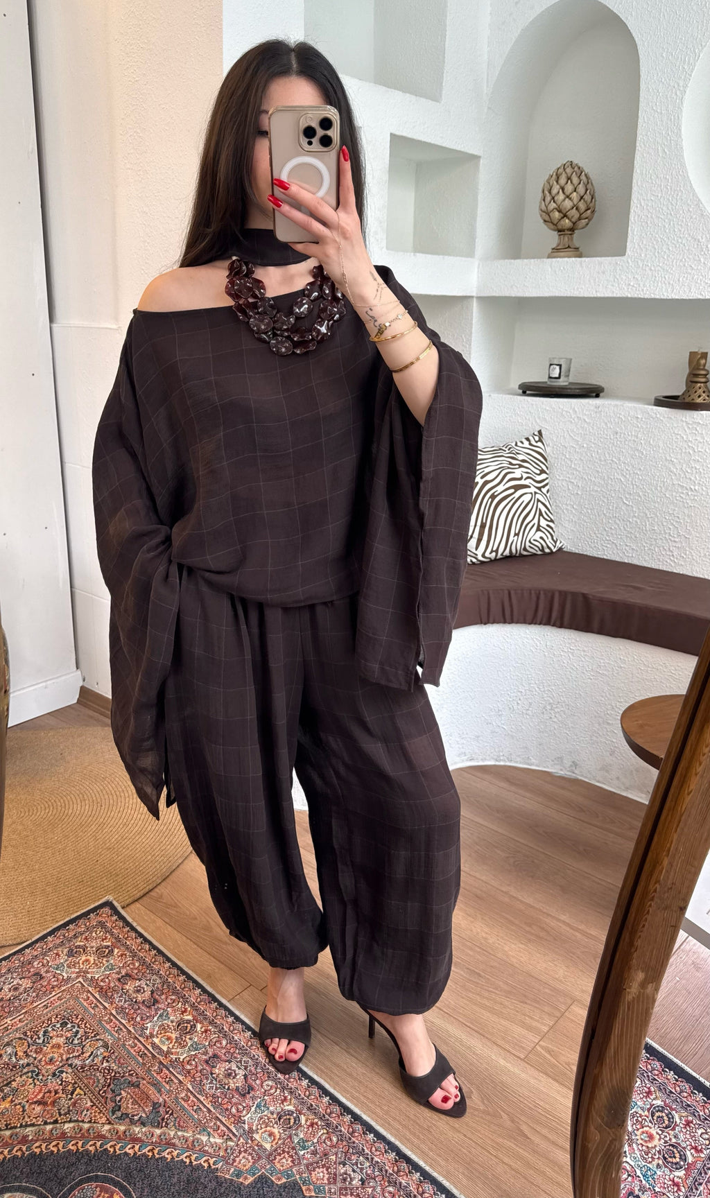 Fularlı pelerin bluz-pantolon takım