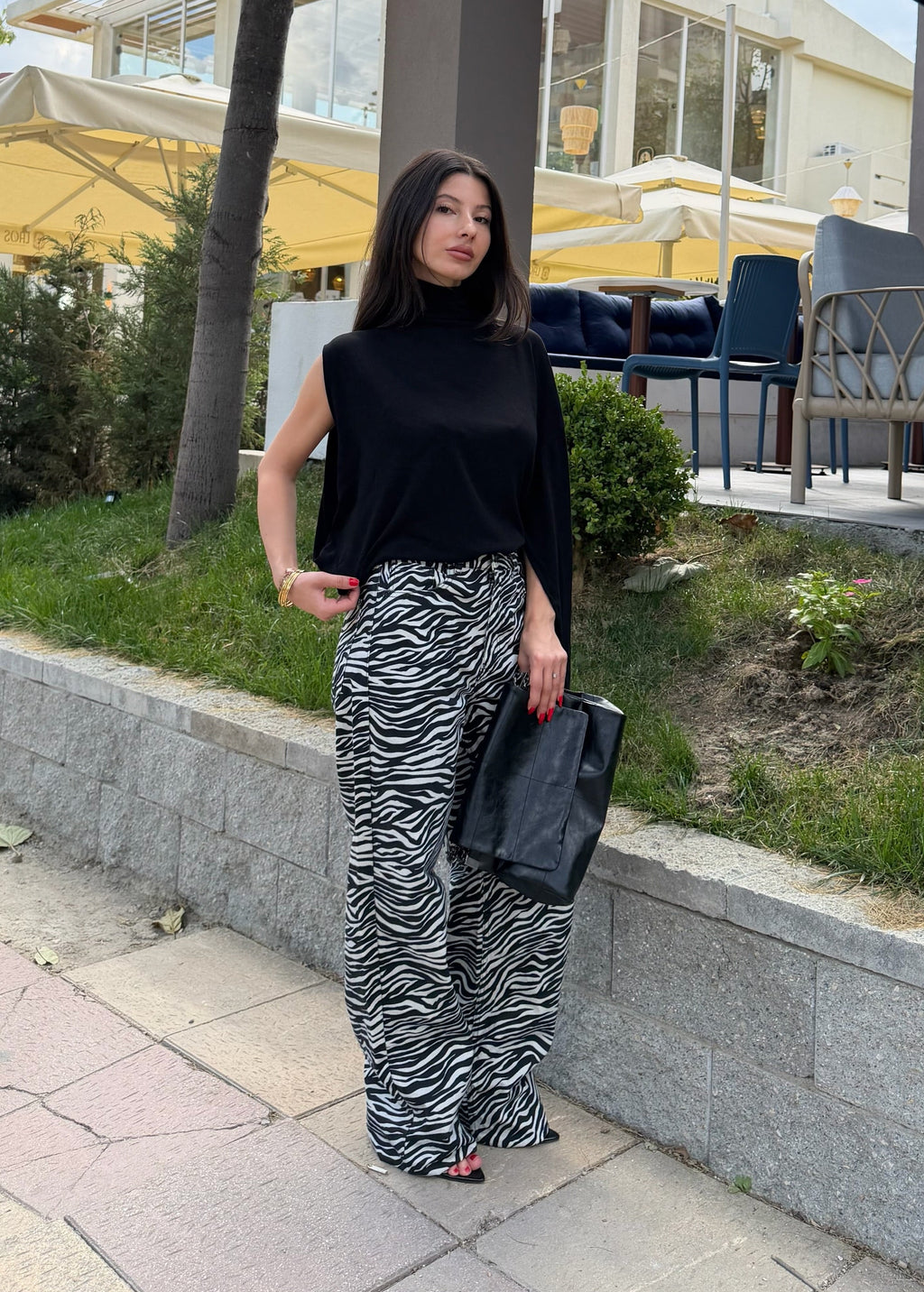 %100 Pamuklu Dik Yaka Asimetrik Bluz-Siyah