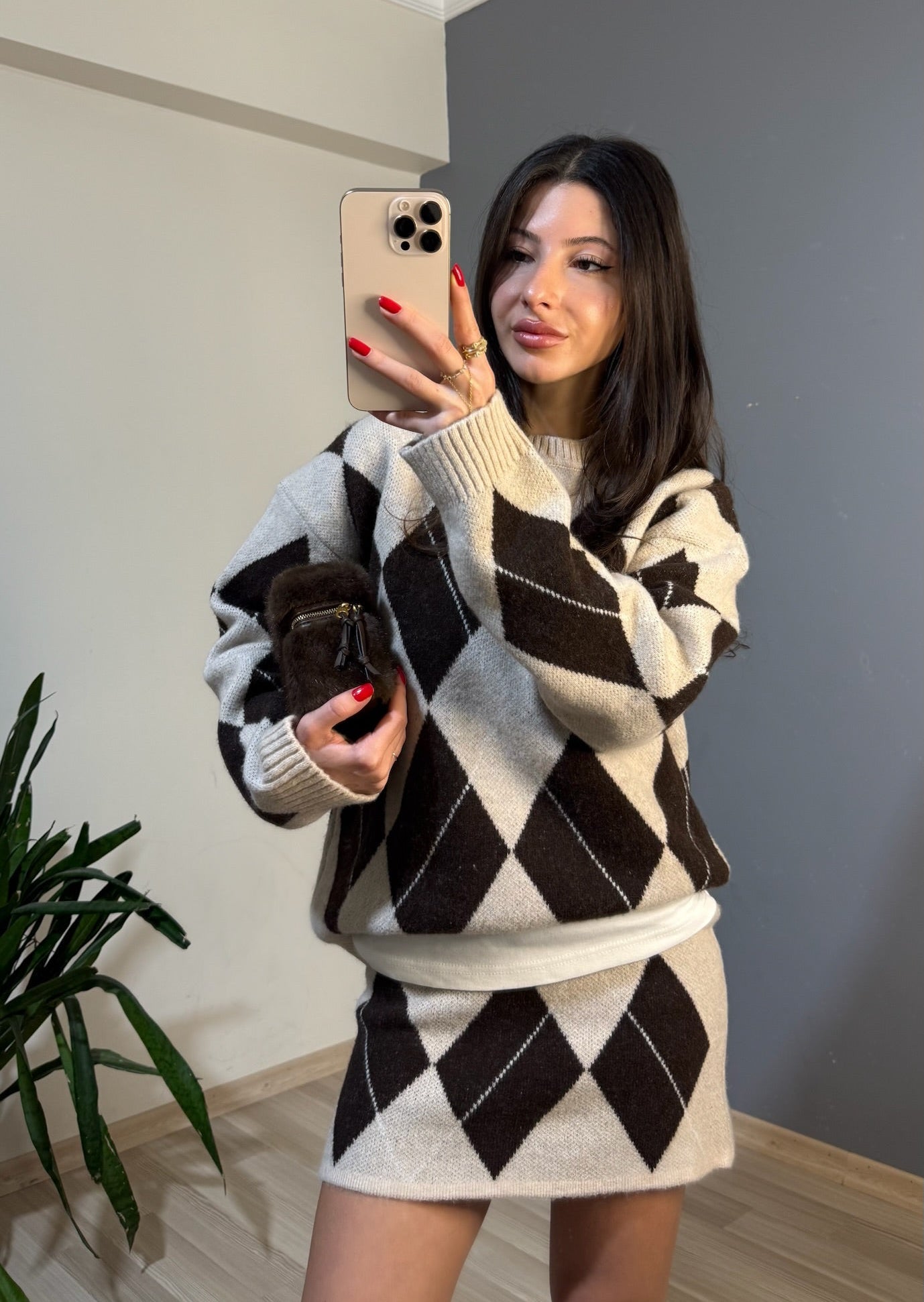 Kahve-ekru baklava desen takım