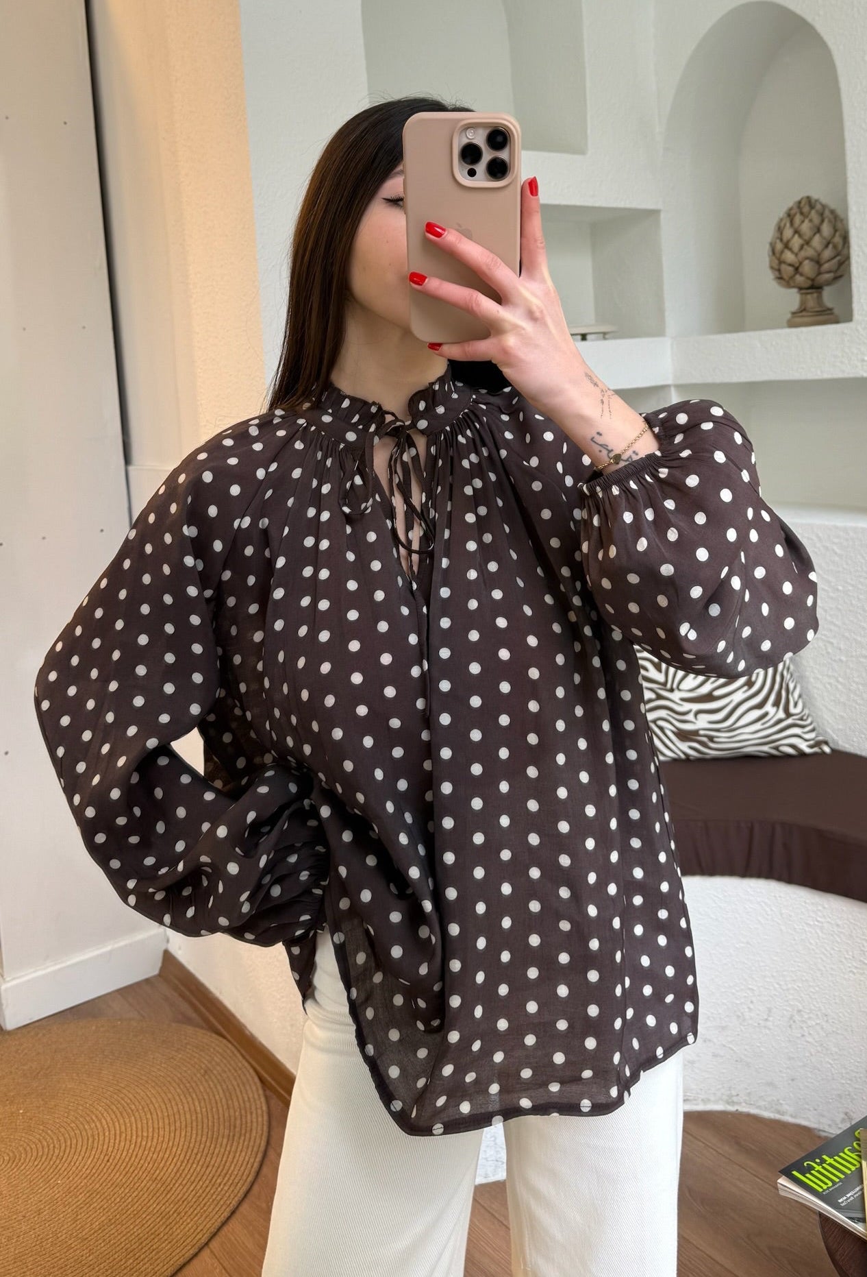 Puantiye kahve-beyaz gömlek