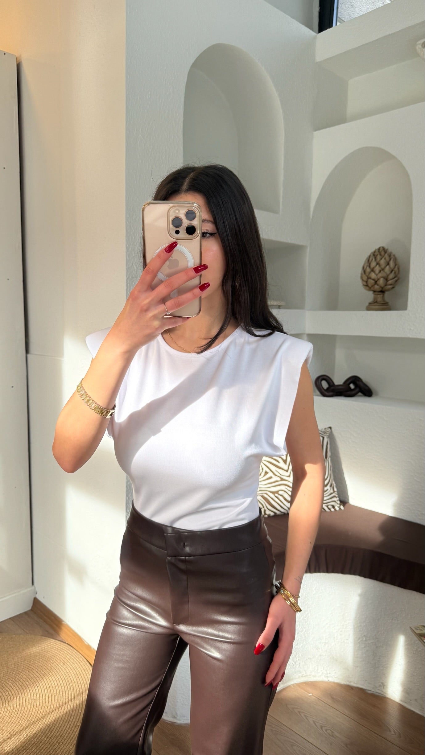 Vatkalı beyaz tişört