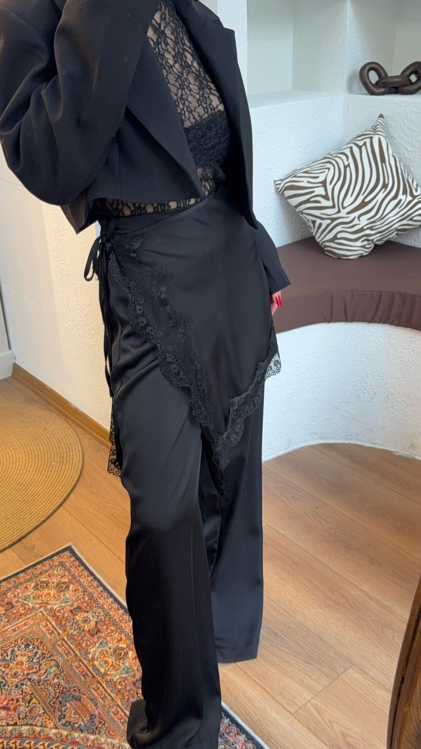 Saten dantel bağlama detaylı pantolon